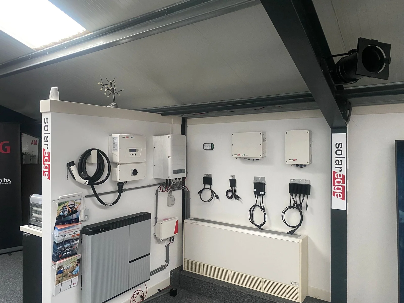 De SolarEdge-opstelling in de showroom van Navito